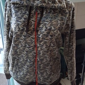 Duck dynasty warm sweatshirt thats got orange zipp